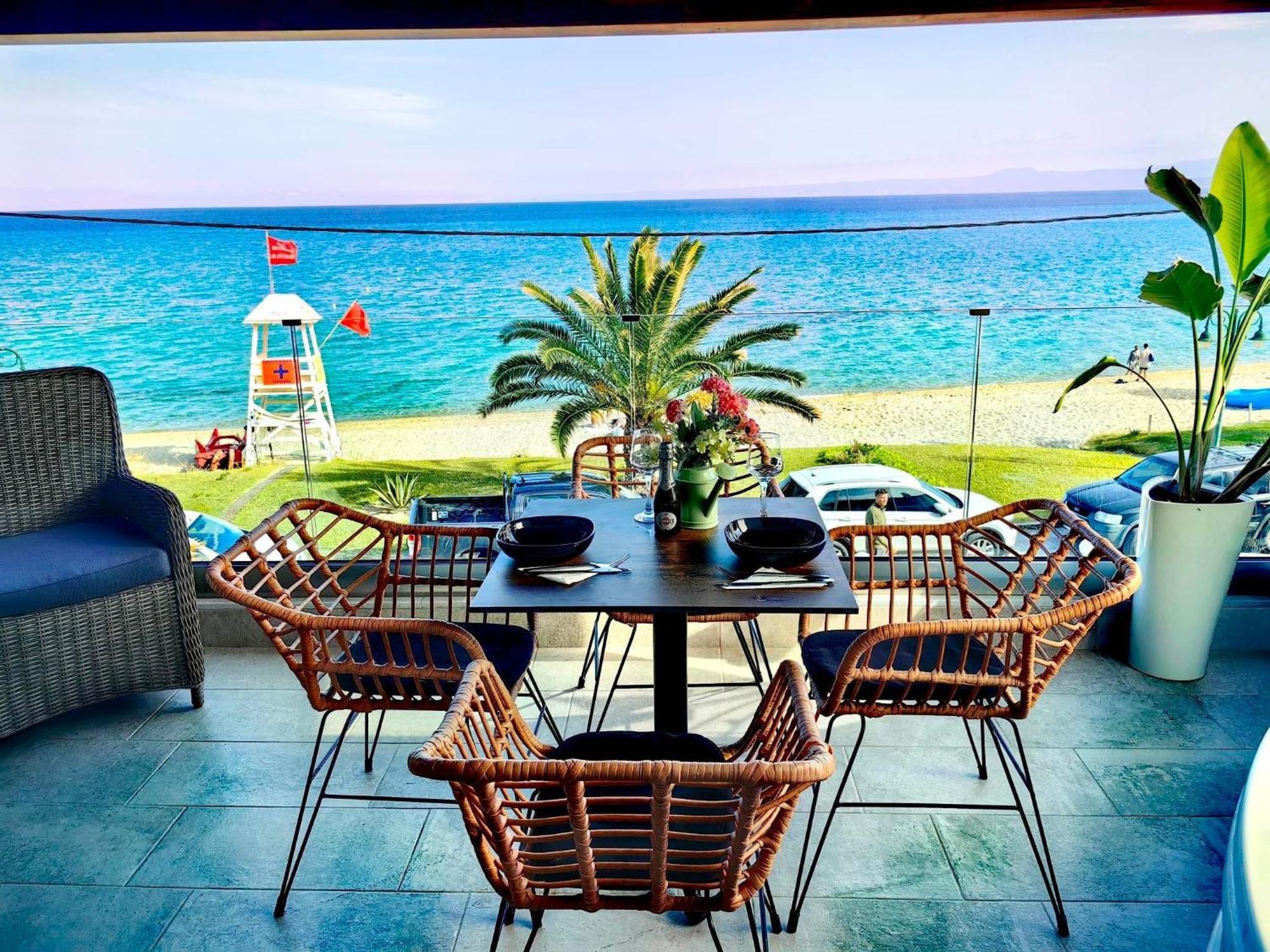 Lux Suite Sea Front Avra Pefkochori Exteriör bild